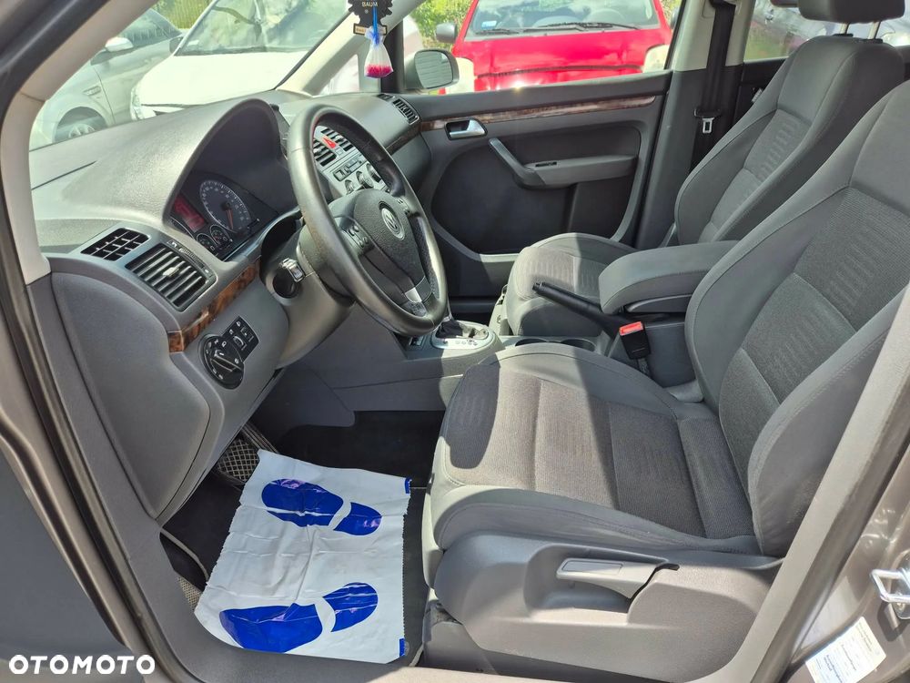 Volkswagen Touran 2.0 TDI DPF Highline DSG - 22