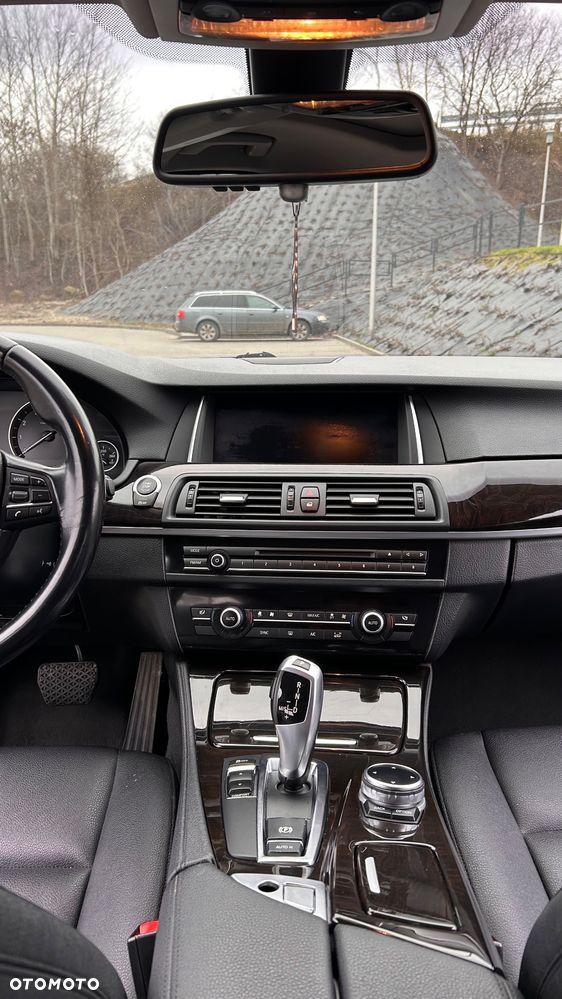 BMW Seria 5 528i Luxury Line - 14