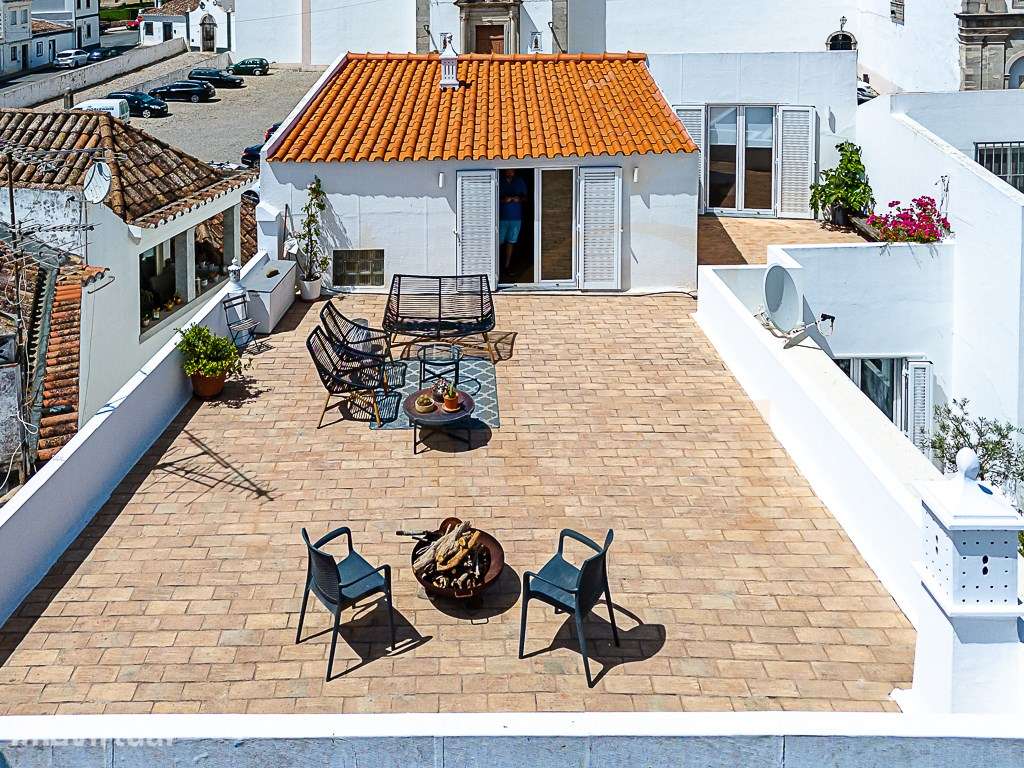 Moradia com Garagem, Piscina, Jardim e amplos Terraços, para venda ... - Grande imagem: 2/50