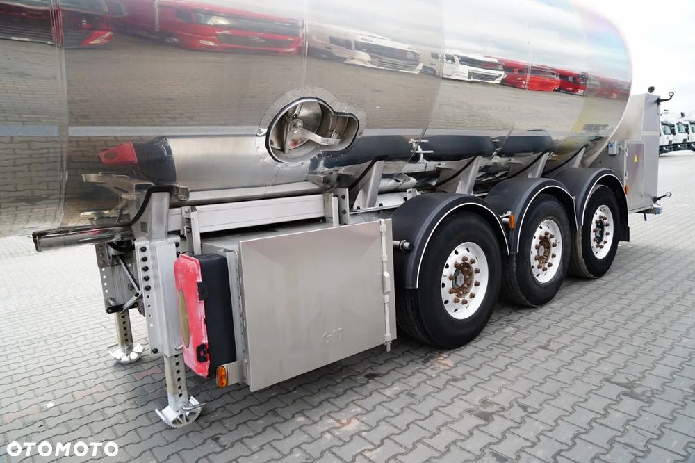 Magyar CYSTERNA SPOŻYWCZA / 30 000 L / OŚ PODNOSZONA / OŚ SKRĘTNA / - 10