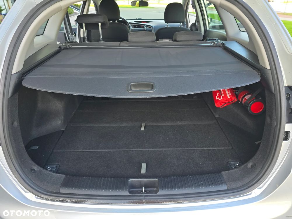 Kia Ceed - 16