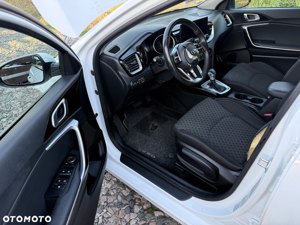 Kia Ceed 1.6 CRDi DCT Vision - 17