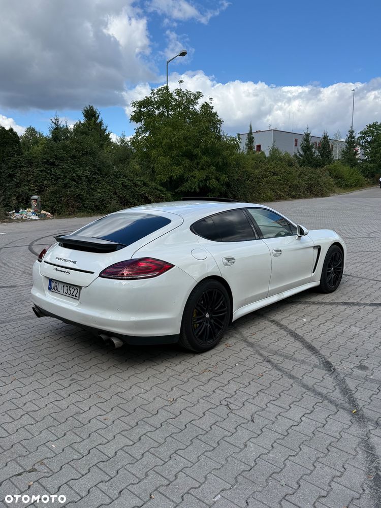 Porsche Panamera 4S - 5