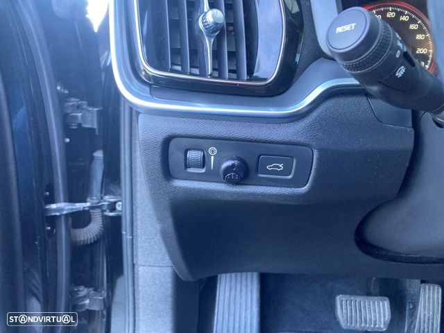 Volvo V60 D3 Geartronic Momentum Core - 18