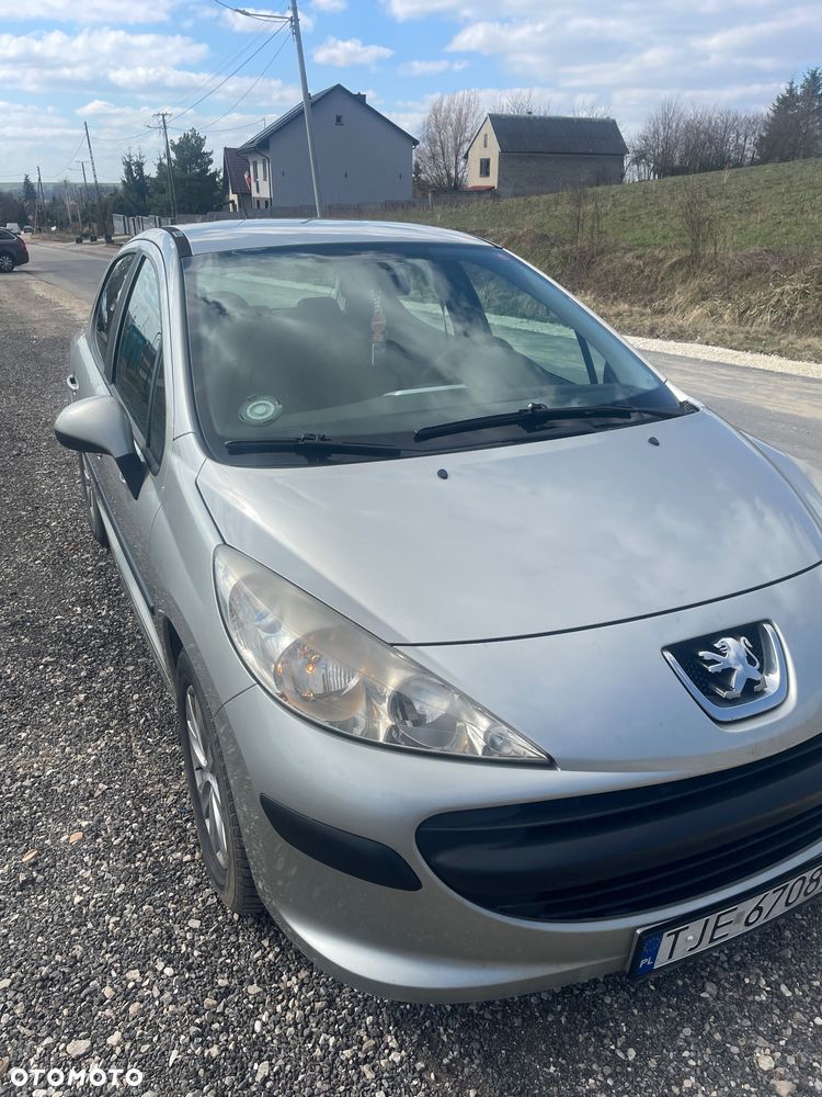 Peugeot 207 - 1