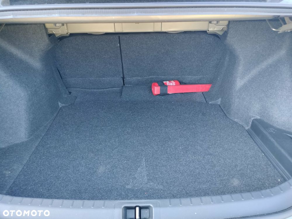 Toyota Corolla 1.6 Classic Plus - 8