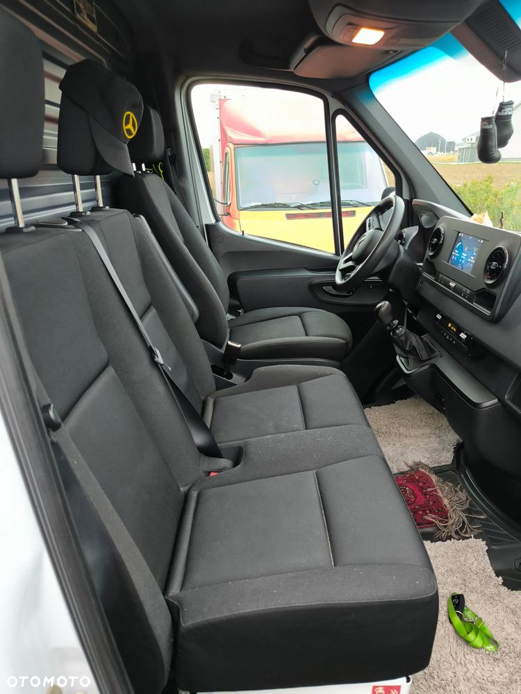 Mercedes-Benz Sprinter - 11