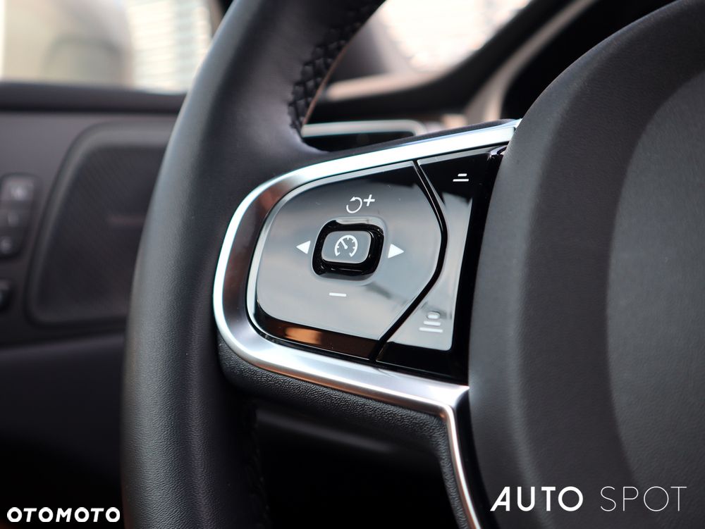 Volvo XC 60 B4 B Plus Bright - 22
