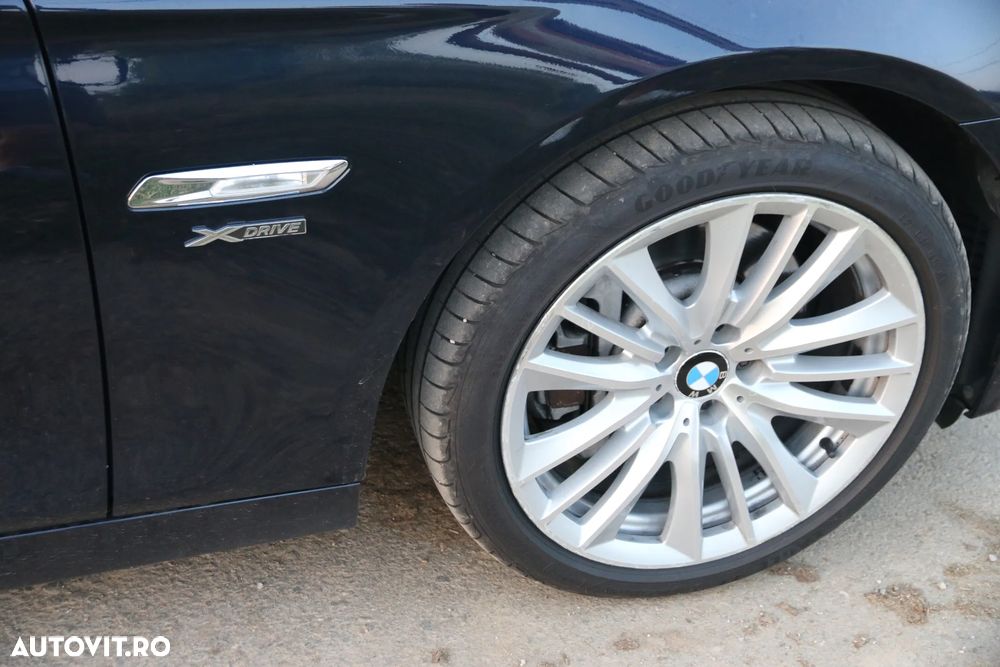 BMW Seria 5 525d xDrive - 9