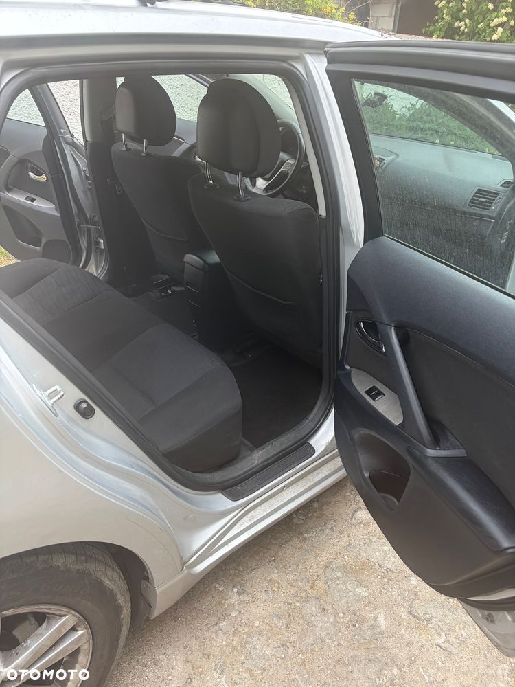 Toyota Avensis 2.0 D-4D Sol - 8