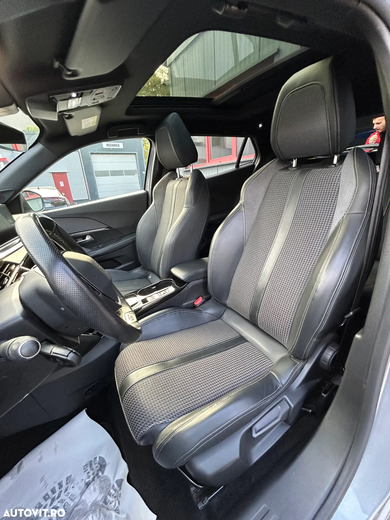 Peugeot 2008 e-2008 GT - 27