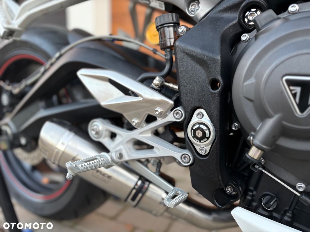 Triumph Street Triple - 20