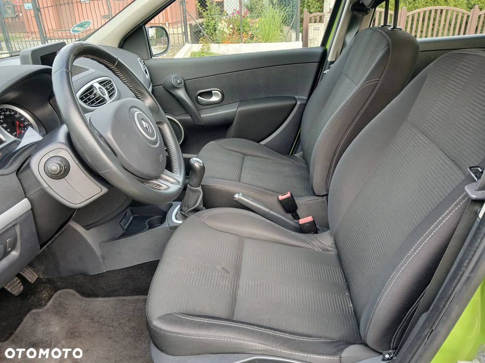 Renault Clio 1.2 16V 75 TomTom Edition - 9
