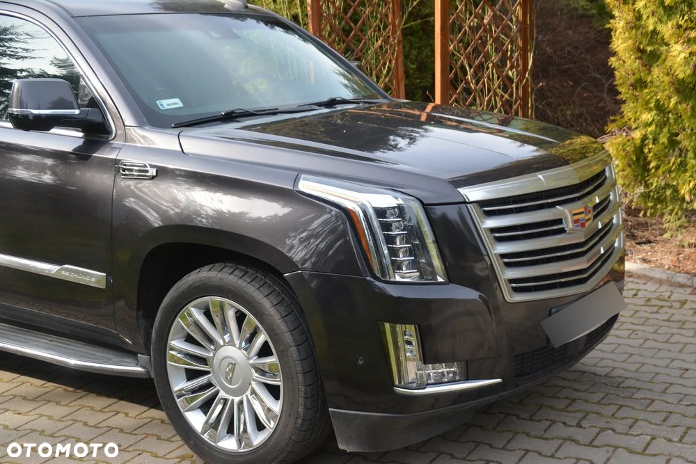 Cadillac Escalade - 16