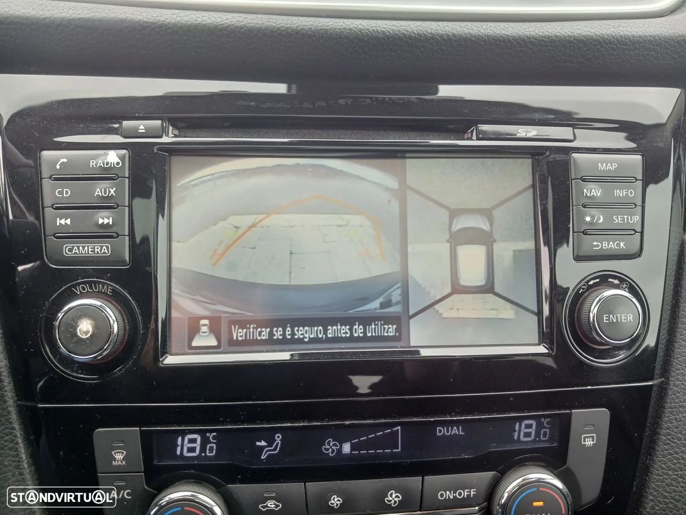 Nissan Qashqai 1.6 dCi N-Connecta 18 - 23