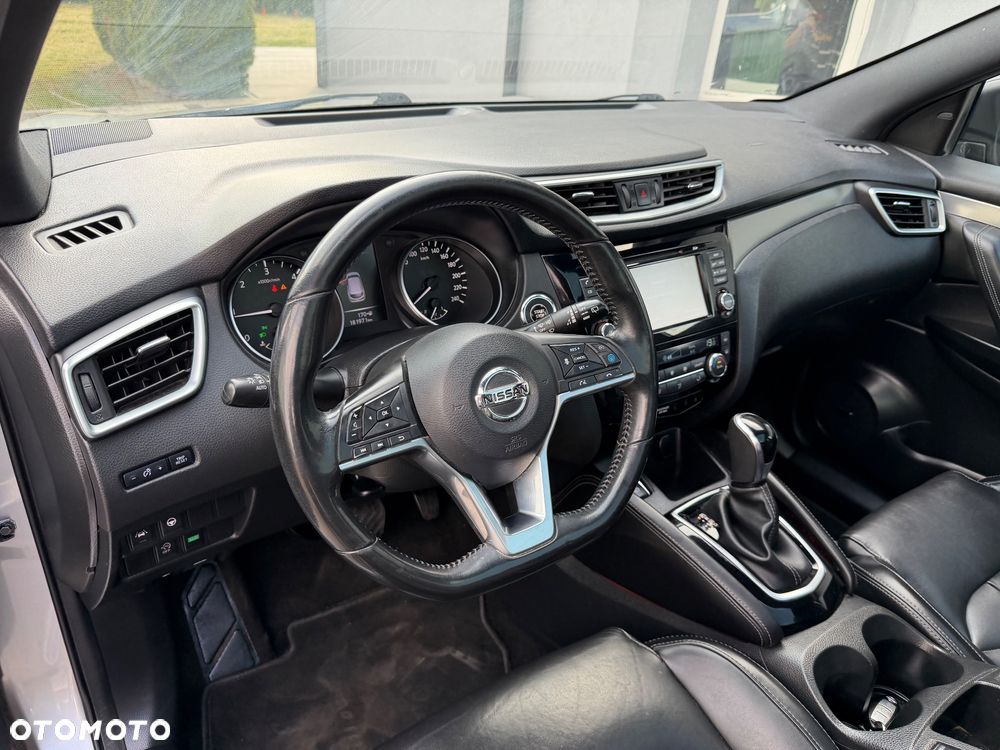Nissan Qashqai 1.6 dCi Xtronic TEKNA+ - 10