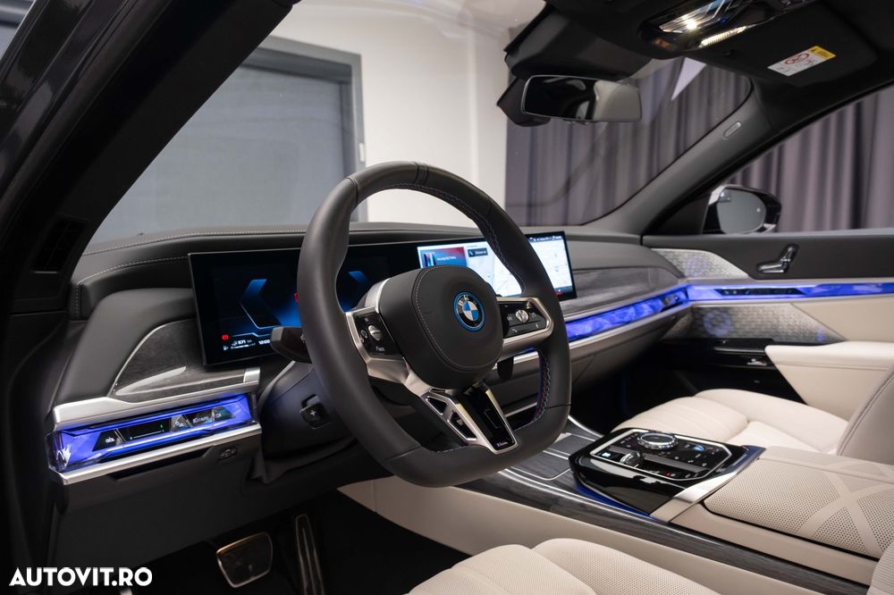 BMW M7 M760e xDrive AT PHEV - 32