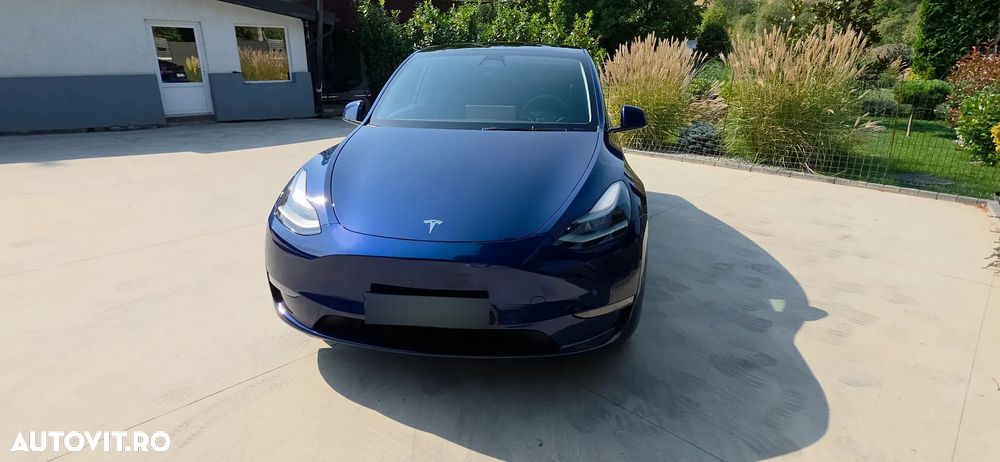 Tesla Model Y - 10