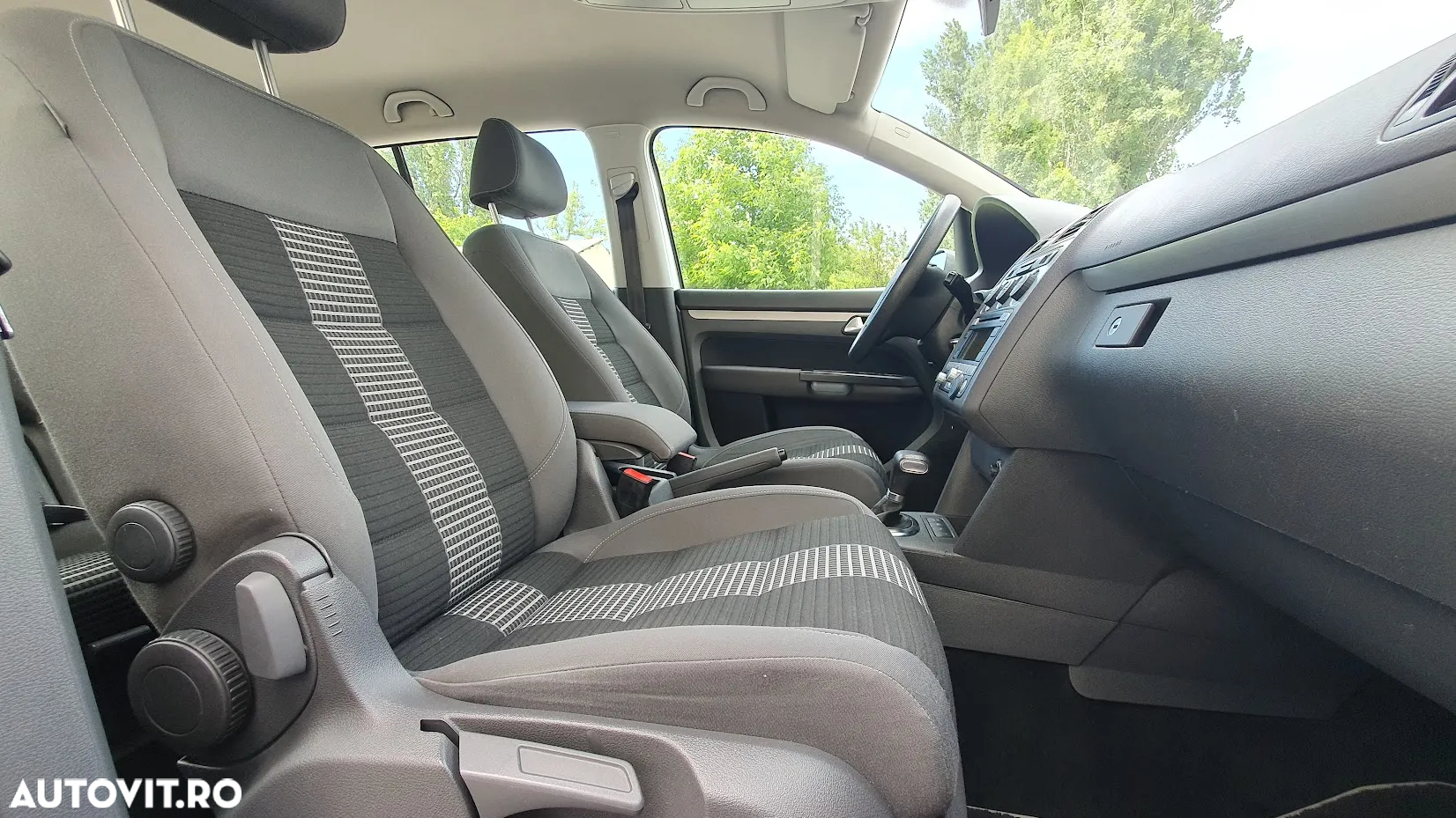 Volkswagen Touran 1.9 TDI DSG United - 3