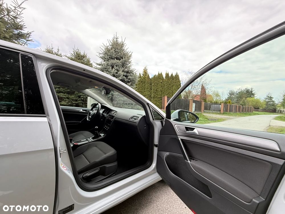 Volkswagen Golf 1.6 TDI BMT Comfortline - 23