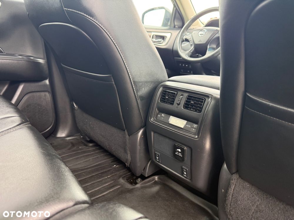 Nissan Pathfinder - 12