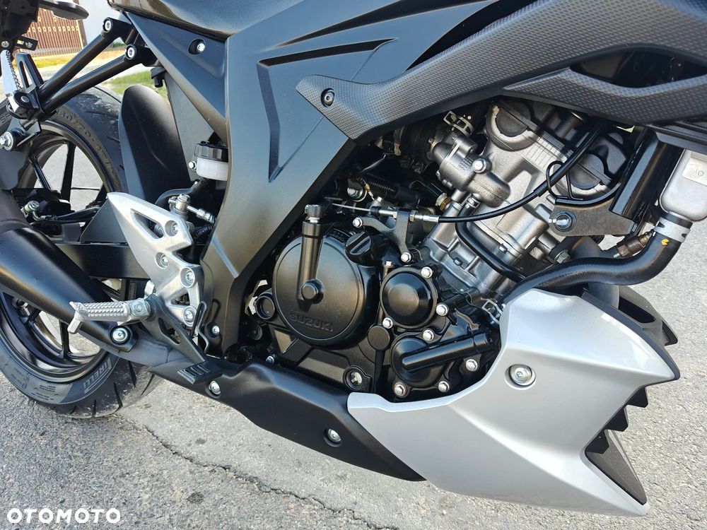 Suzuki GSX - 13