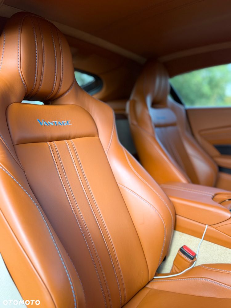 Aston Martin V8 Vantage Standard - 20