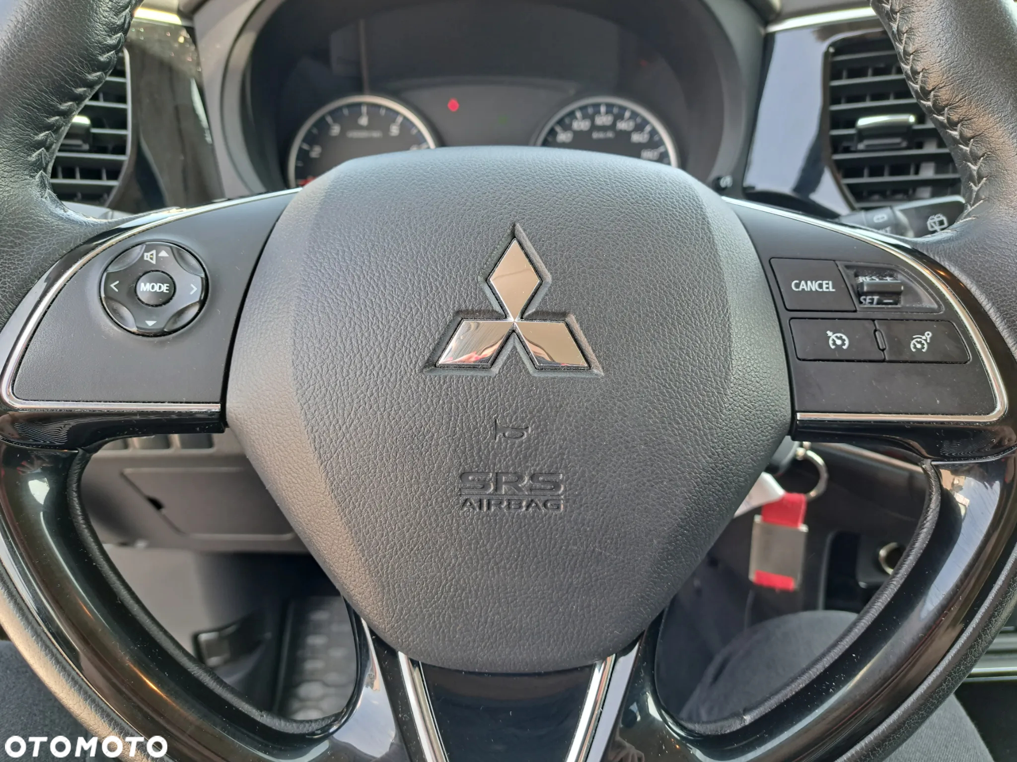 Mitsubishi Outlander 2.0 Invite + 2WD - 12