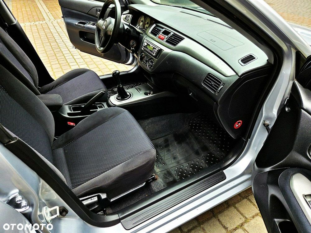Mitsubishi Lancer - 10