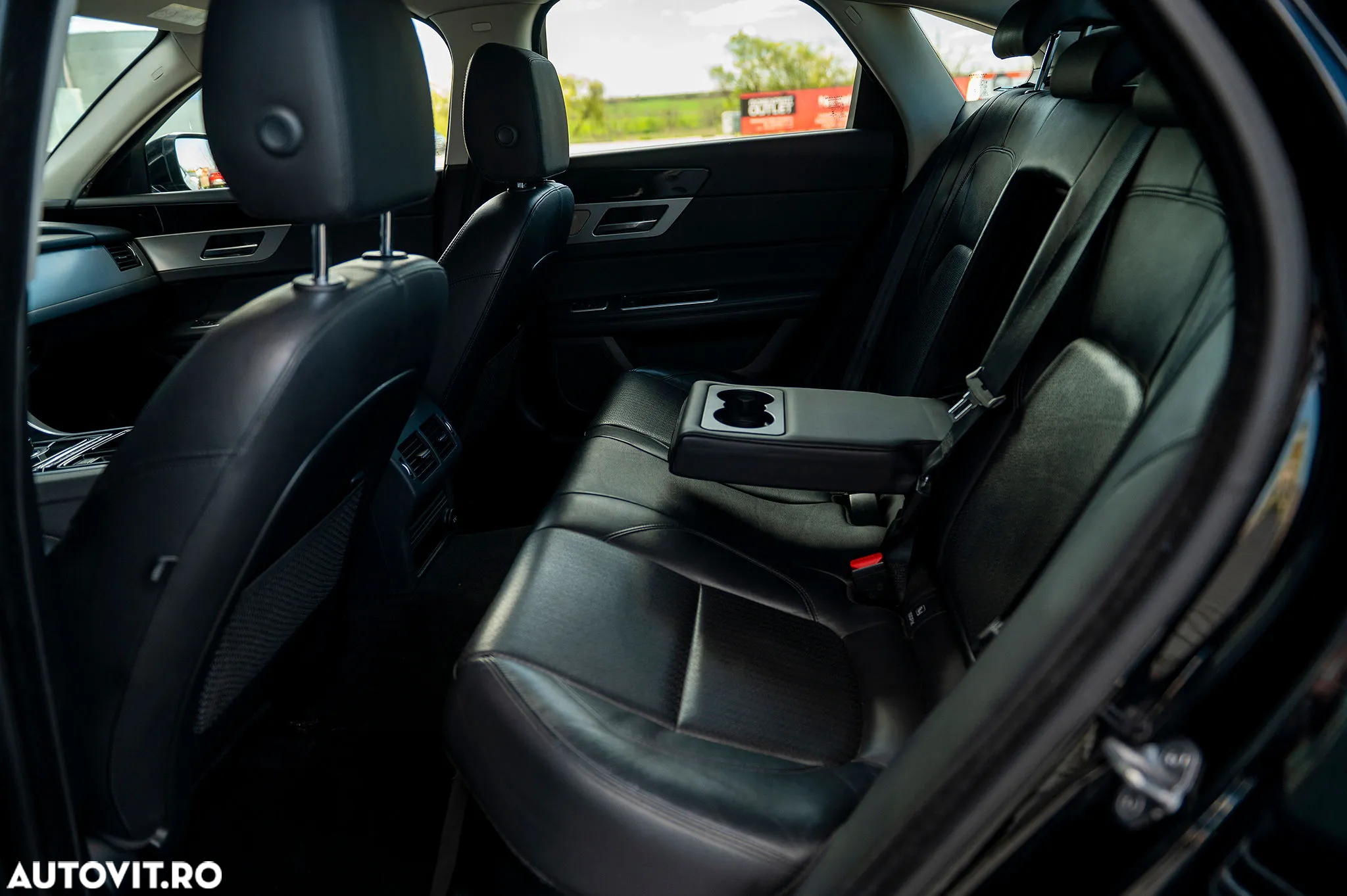 Jaguar XF 20d RWD Prestige - 14