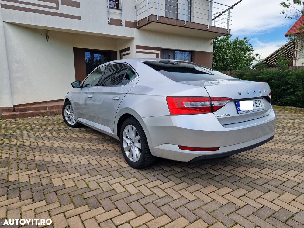 Skoda Superb 2.0 TDI DSG Ambition - 39