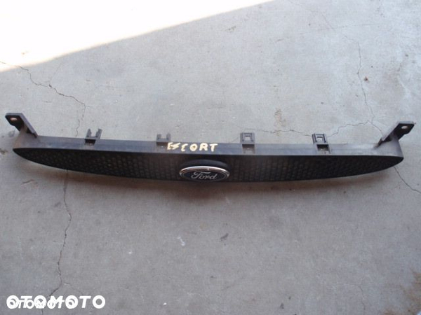 ATRAPA GRILL FORD ESCORT 1995r