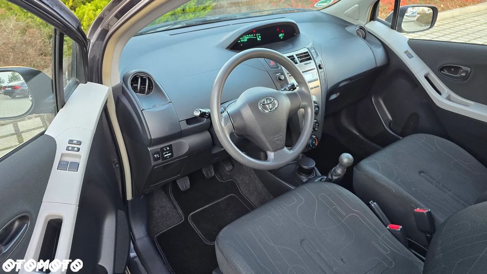 Toyota Yaris - 10