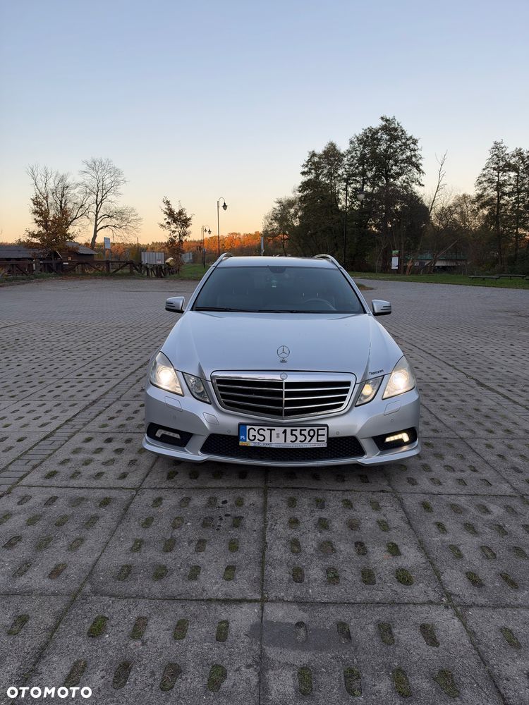 Mercedes-Benz E-Class 2009 photo 2