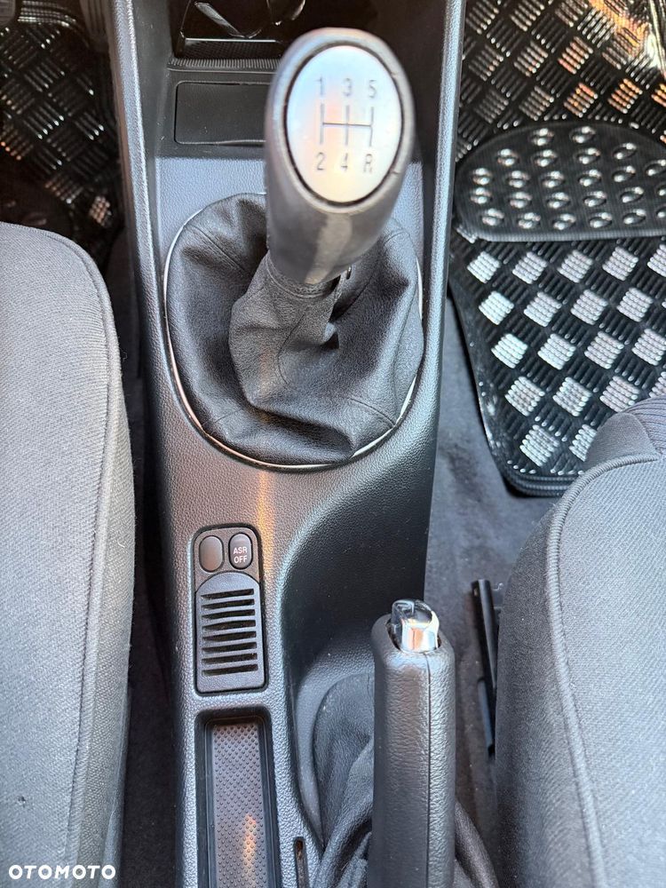 Alfa Romeo 147 - 15