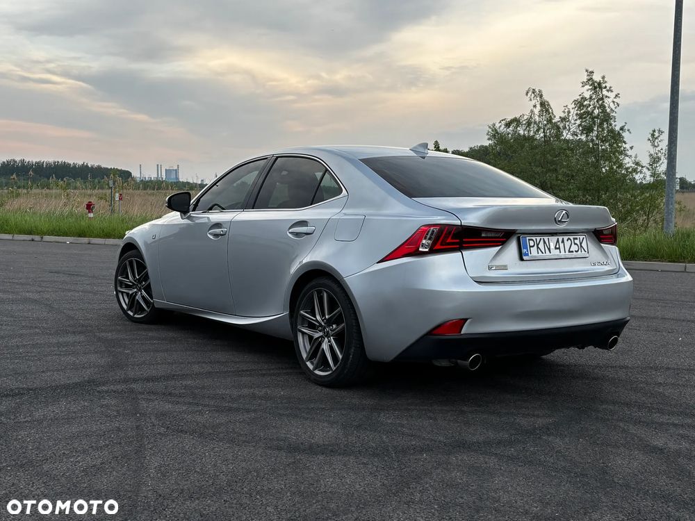 Lexus IS 200t Sport Line - 2