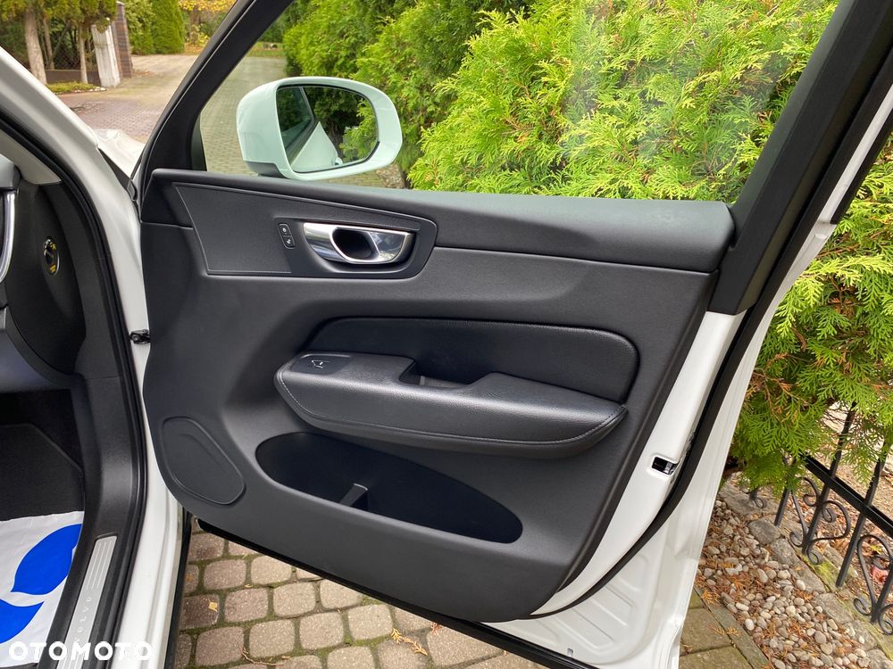 Volvo XC 60 B4 D AWD Geartronic Momentum Pro - 14