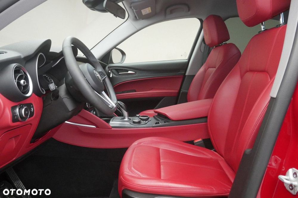 Alfa Romeo Stelvio 2.0 Turbo B-Tech Edition Q4 - 12