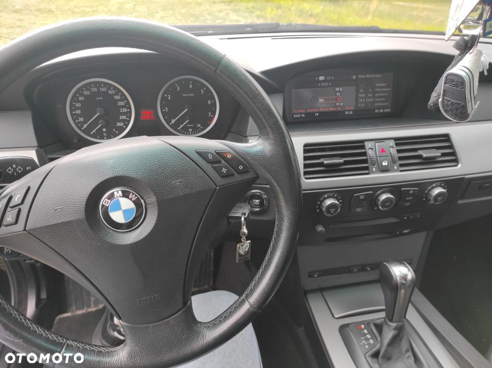 BMW Seria 5 525xi - 16