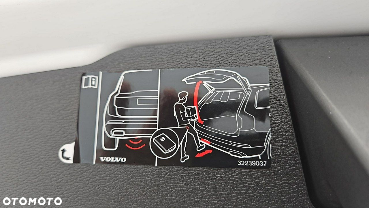 Volvo V60 T8 AWD Plug-In Hybrid R-Design - 26