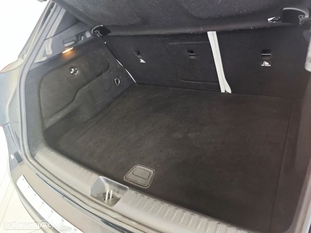 Mercedes-Benz GLA 200 d 4Matic 7G-DCT Urban - 48