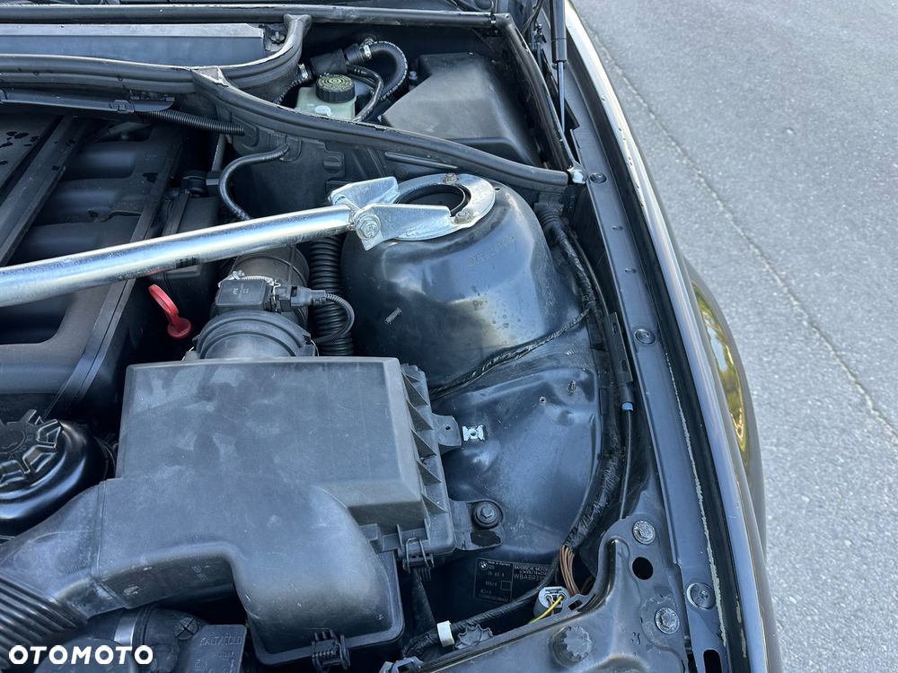 BMW Seria 3 323i - 12