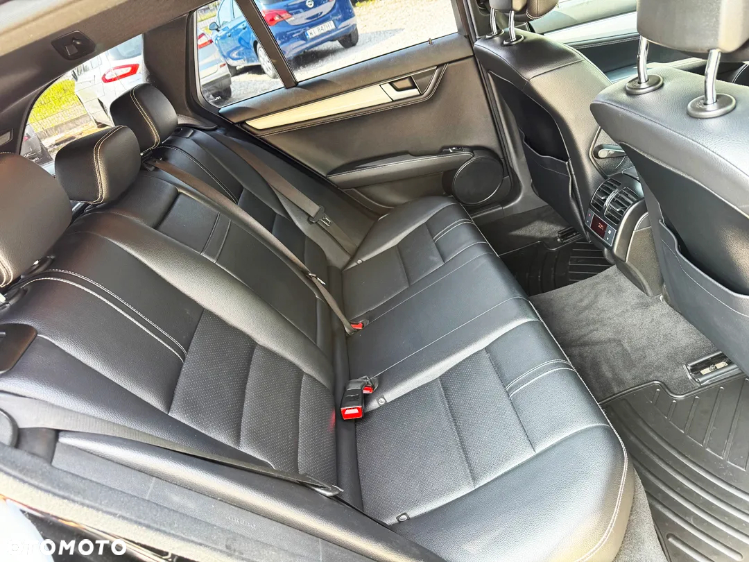 Mercedes-Benz Klasa C 300 T CDI 4Matic 7G-TRONIC Avantgarde Edition - 34