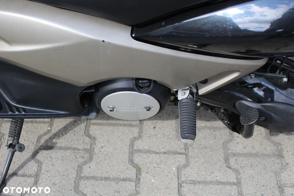 Yamaha Tmax - 16