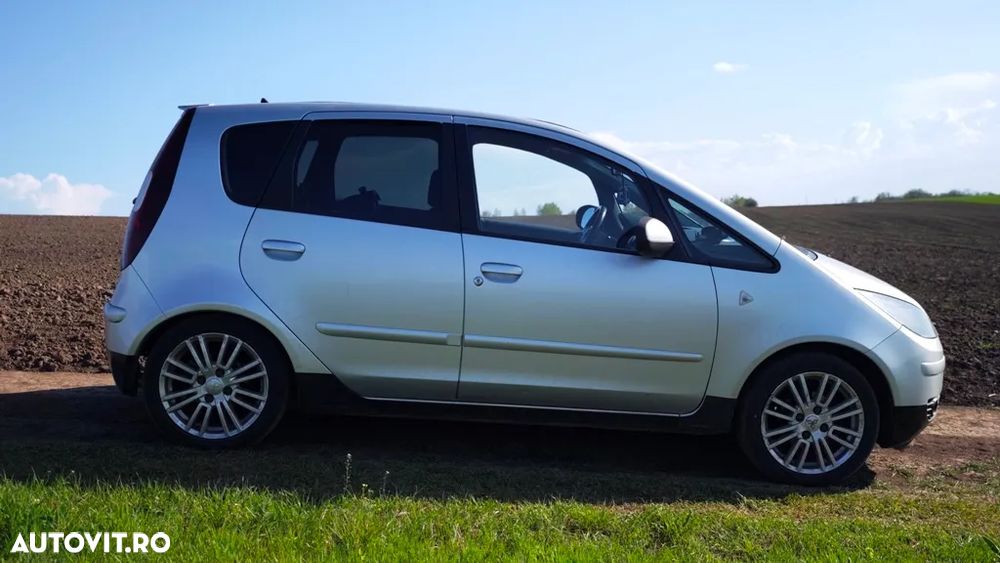 Mitsubishi Colt - 12