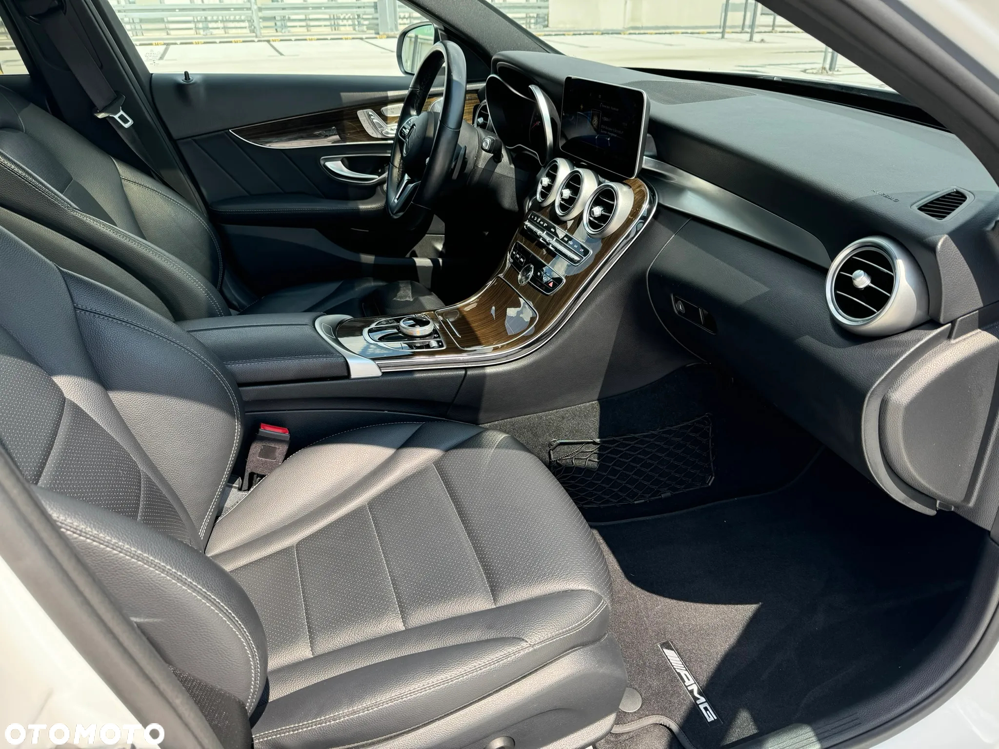 Mercedes-Benz Klasa C 300 4Matic 9G-TRONIC AMG Line - 17