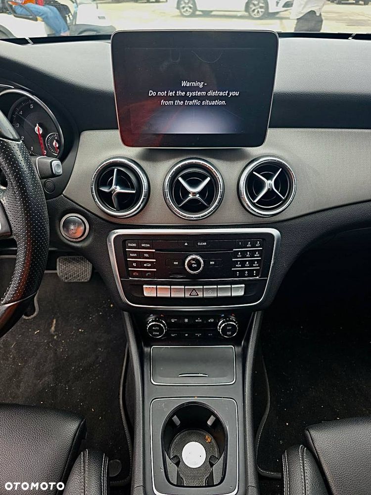 Mercedes-Benz CLA 250 4Matic 7G-DCT AMG Line - 11