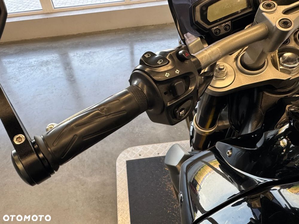 Yamaha FZ - 29