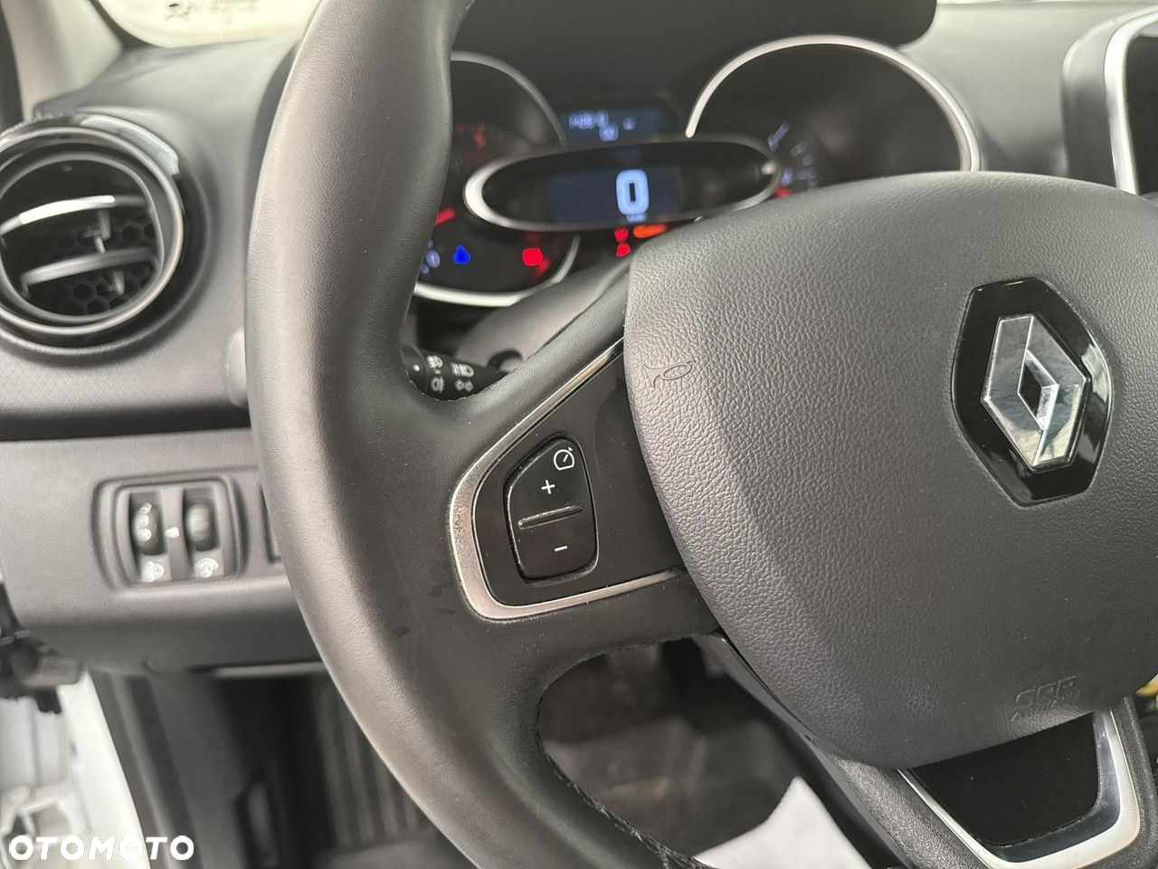 Renault Clio - 24