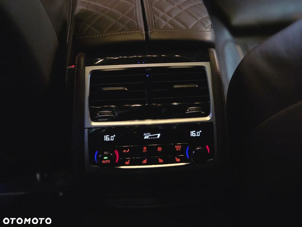 BMW Seria 7 750i xDrive sport - 21